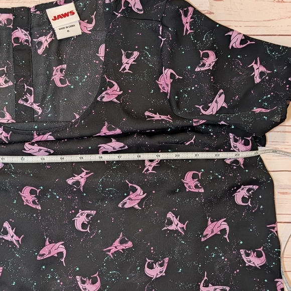 Like New Torrid Universal Jaws Georgette Blouse Shark Print - Picture 11 of 11
